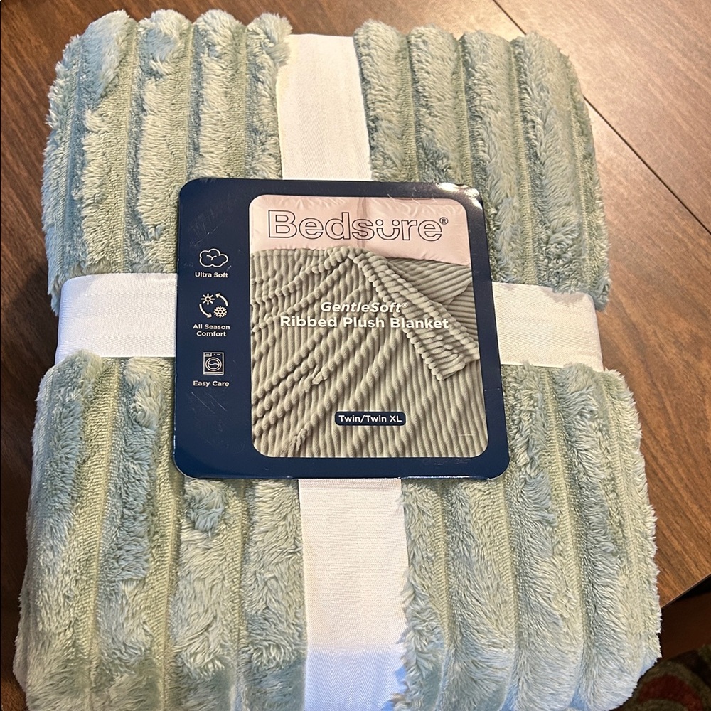 Bedsure GentleSoft Ribbed Plush Blanket in Sage